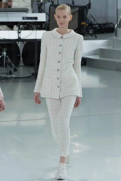 Look 28